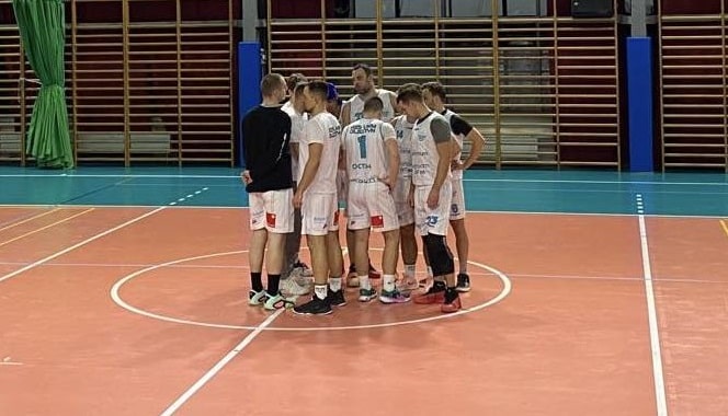 koszykarze w hali na Kortowie
