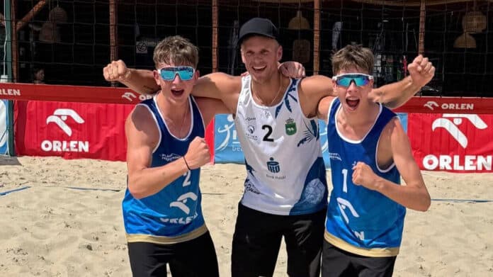medaliści młodzików w mistrzostwach piłki plażowej
