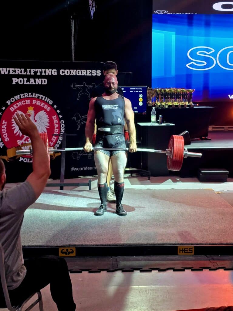 Policjant z Warmii i Mazur na podium Mistrzostw Polski w trójboju siłowym
