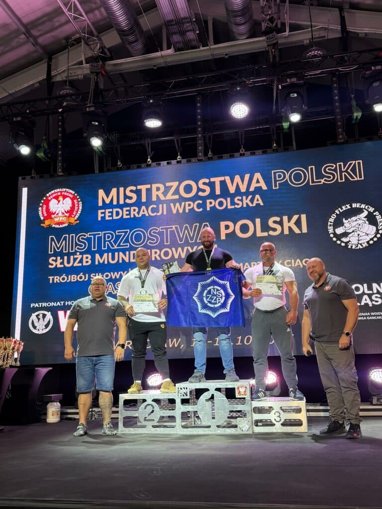 Policjant z Warmii i Mazur na podium Mistrzostw Polski w trójboju siłowym