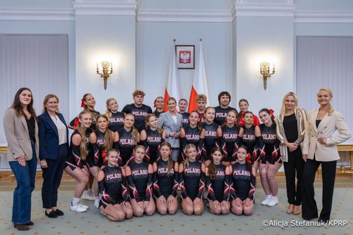 Zawodniczki cheerleadingu SOLTARE z Olsztyna w Pałacu Prezydenckim z Małżonką Prezydenta RP.
